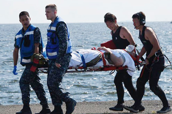 ABD savaş gemisi yük gemisiyle çarpıştı: 7 mürettebat kayıp!