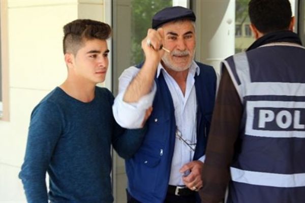 Sivas'ta oğlunun sınava alınması için yalvardı