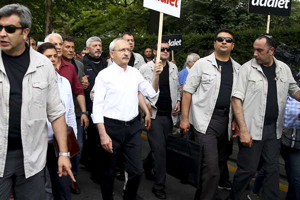 Doktor muayene etti, Kılıçdaroğlu'nun yürüyüşü revize edildi