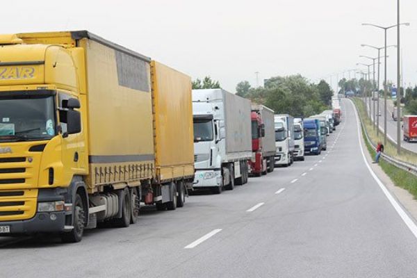 Bulgaristan'a açılan sınır kapılarında TIR yoğunluğu yaşanıyor