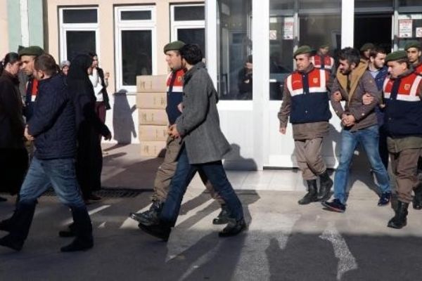 Van'da 12 kaçak yakalandı