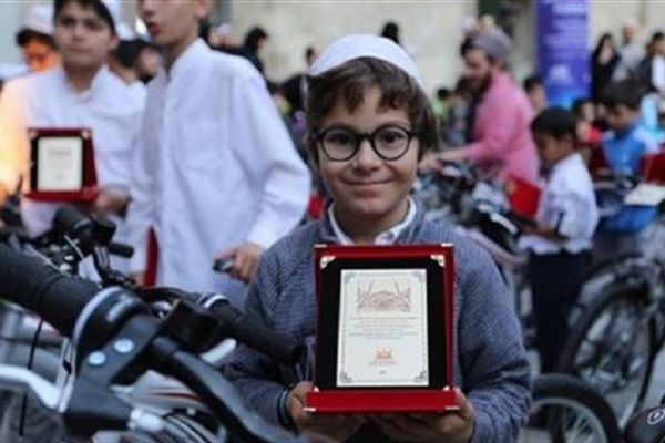 Camiye eksiksiz gelen çocuklar bisikletlerine kavuştu