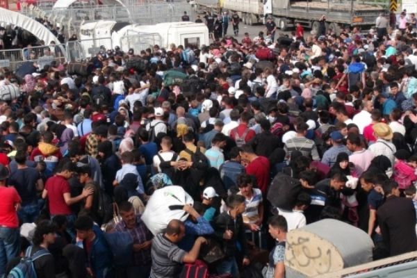 Bayram nedeniyle 15 bin Suriyeli ülkesine gitti