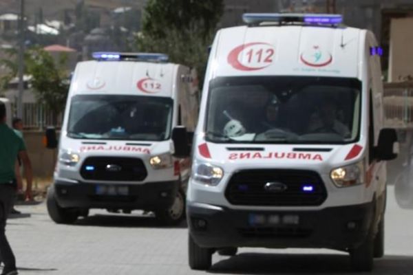 Düzce'de jandarma aracı ile otomobil çarpıştı: 3 yaralı