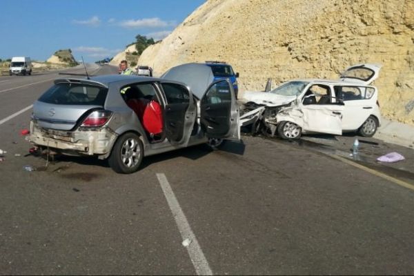 Malatya'da iki otomobil kafa kafaya çarpıştı: 2 ölü, 6 yaralı