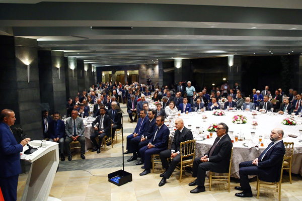 Erdoğan'dan basın mensuplarına mesaj yüklü hediye