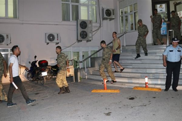 Manisa Valisi: 17 askerin tedavisi devam ediyor