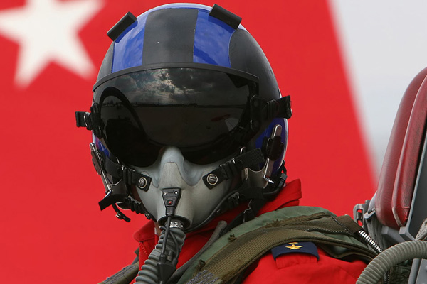 Astsubaylar savaş pilotu olmak istiyor