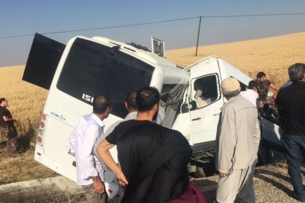 Asker taşıyan midibüs kaza yaptı! Yaralılar var