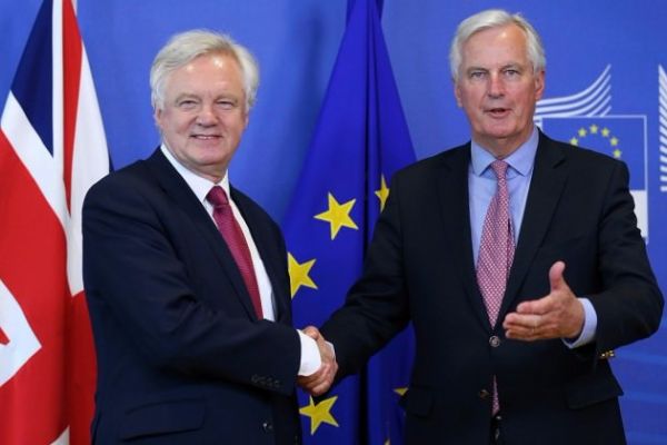 El sıkıştılar! Brexit pazarlığında ilk raund
