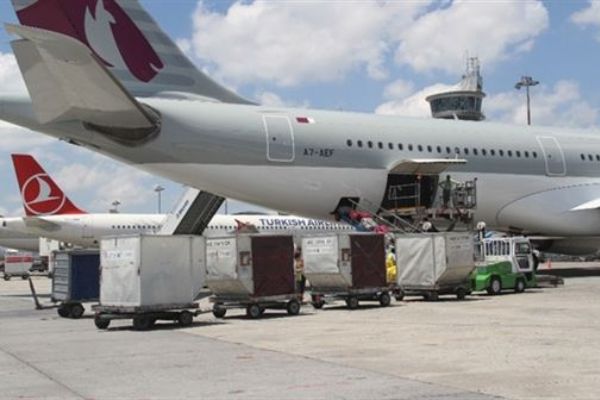 Zeybekci: Katar'a 90 uçak gitti