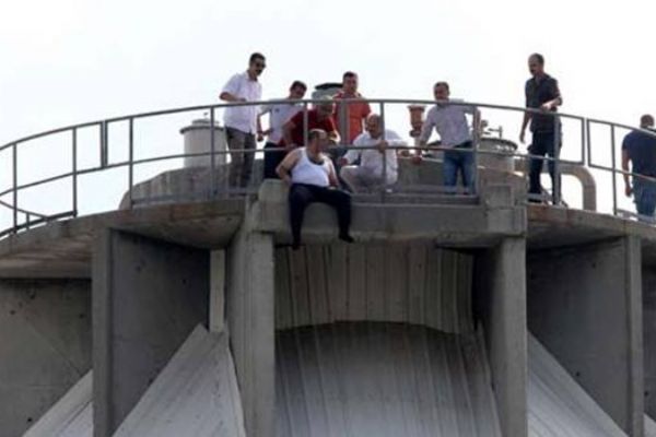 40 metrelik tankın üstünde intihar girişimi