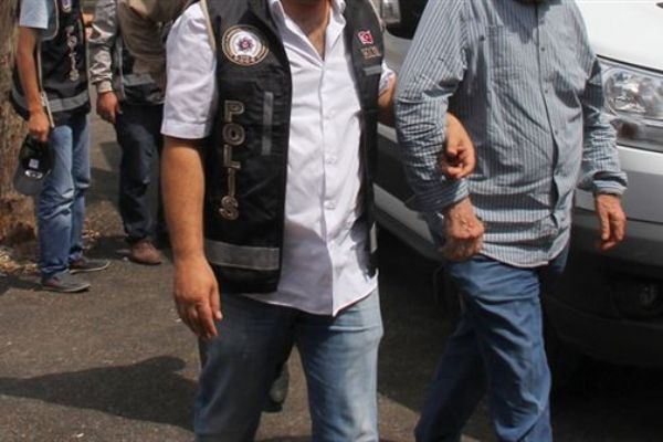 6 ilde FETÖ operasyonu: 8 tutuklama