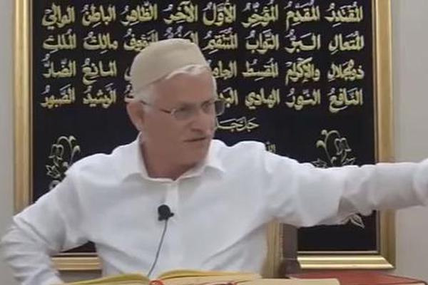 Atatürk'e hakaret ettiği iddiasıyla aranan Hasan Akar teslim oldu