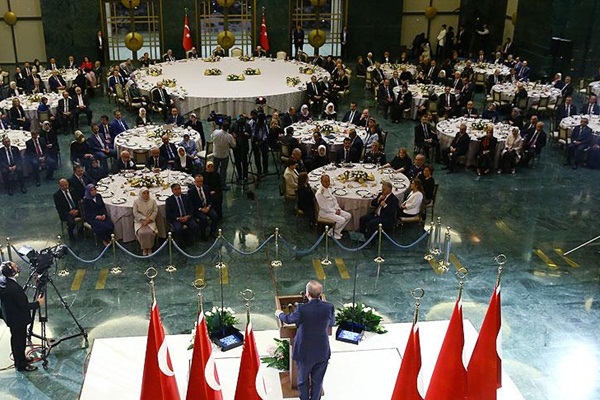 Cumhurbaşkanı Erdoğan esnafı ağırlıyor