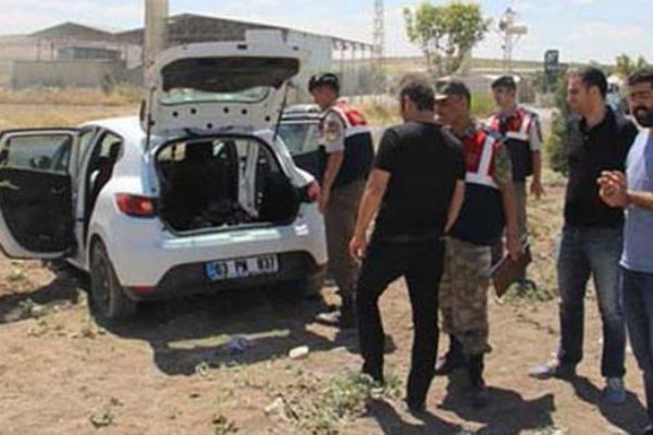 Şanlıurfa'da otomobilin bagajından silahla vurulmuş 3 yaralı çıktı