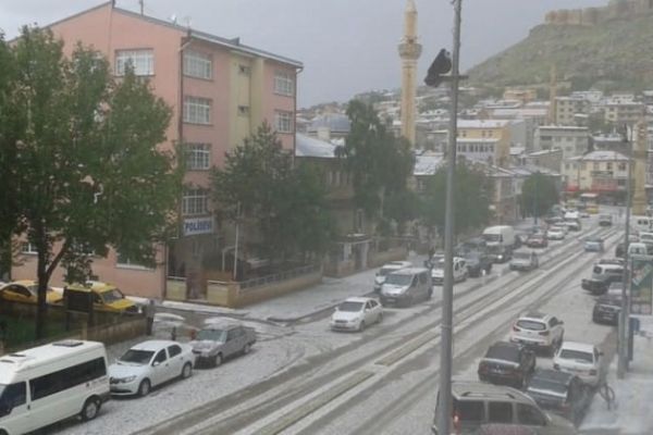 Dolu Bayburt’u beyaza bürüdü