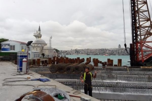 Şemsi Paşa Camisi önündeki çalışma durduruldu