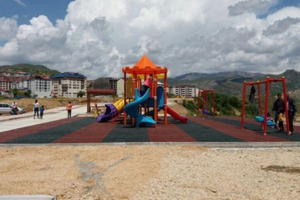 Ümraniye Belediyesi Tunceli’ye Park Yapıyor