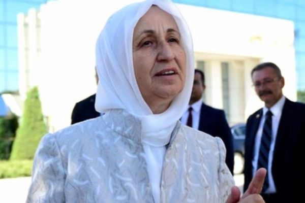 Melek İpek: Gülen bir numaralı teröristtir