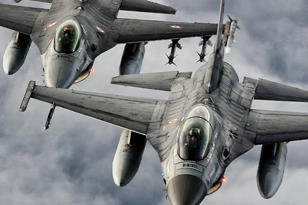 Havada sıcak saniyeler! Rus jetleri NATO F-16'sını engelledi!