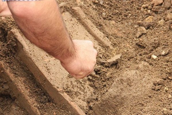 Samsun'da yol çalışmasında 2 tarihi mezar bulundu