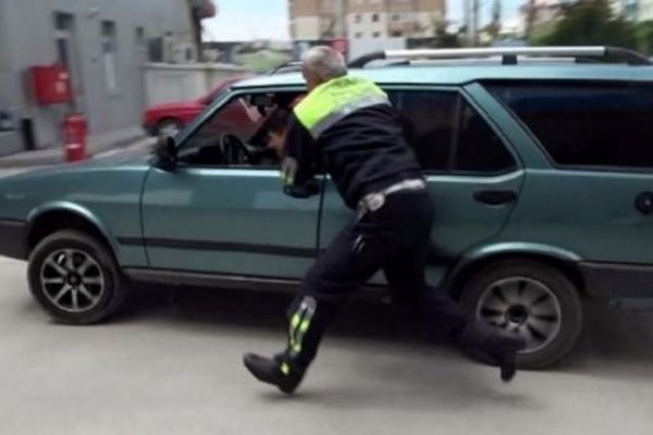 11 yaşındaki çocuk, ateş edilerek durduruldu!