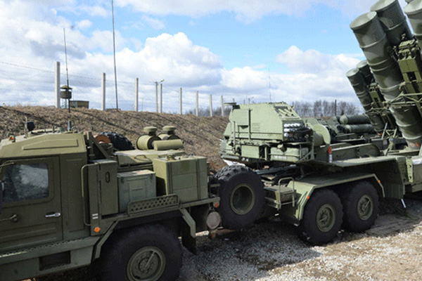 Rusya ve Türkiye S-400'lerin sevkiyatı için görüşüyor