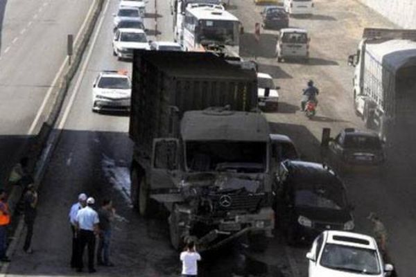 Gaziantep'te askeri konvoyda kaza: 1 asker yaralı