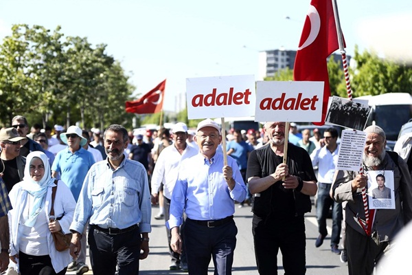 CHP yürüyüşünde bir kişi daha kalp krizi geçirdi