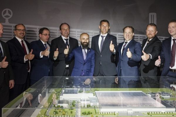 Esta'nın inşa edeceği Mercedes-Benz'in Rusya'daki en büyük yatırımının temeli atıldı