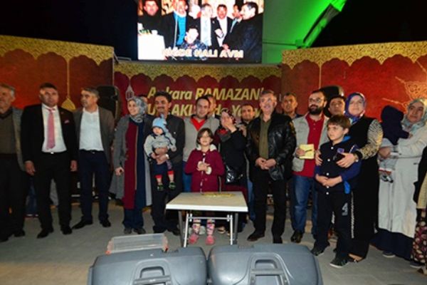 Pursaklar Belediyesi 10 vatandaşı Umreye gönderiyor