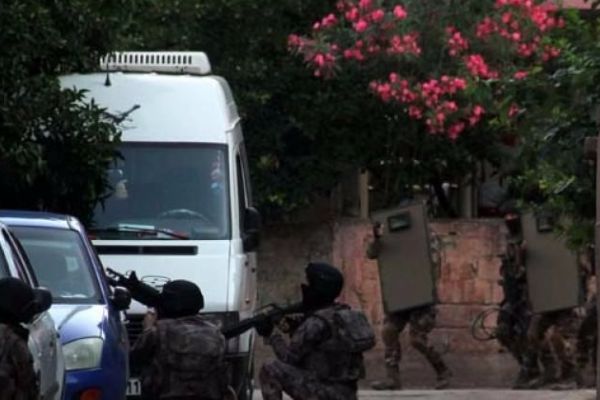 DEAŞ'ın hücre evine baskın! Canlı bomba operasyonu