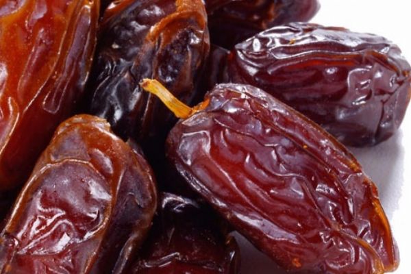 Aç karna 5 adet hurma yerseniz...