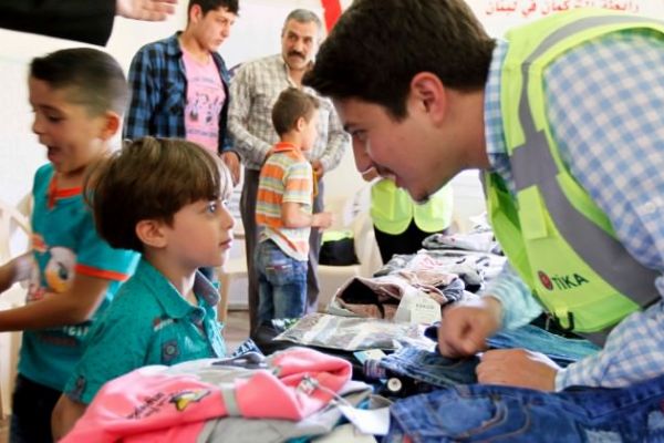 TİKA Türkmen çocukların yüzünü güldürdü!