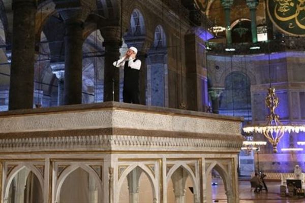 Yunanistan'ın gündemi yine Ayasofya oldu!