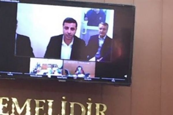 Polis memurundan Demirtaş kararı