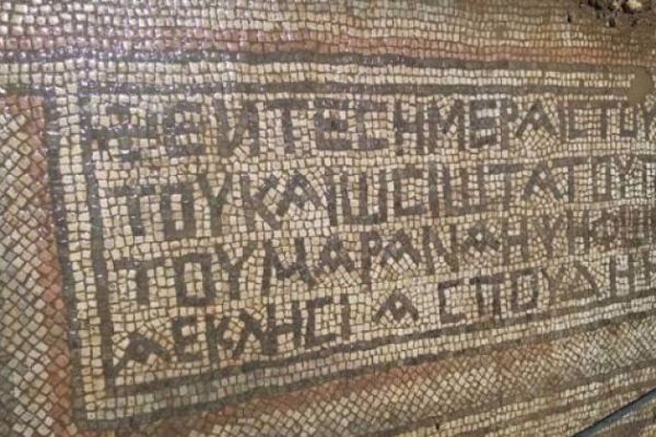 Tarlayı sürerken buldular