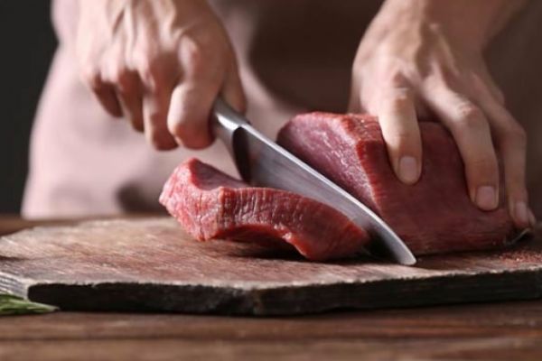 Ete dokunduğunuzda elinize yapışıyorsa...