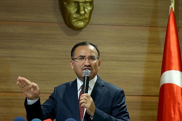 Bakan Bozdağ'dan istifa çağrısı