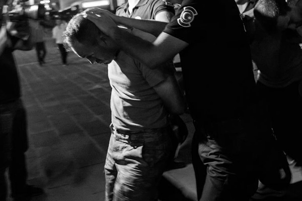 Darbeci yüzbaşıdan 'polislerin kafalarına sıkın' talimatı!