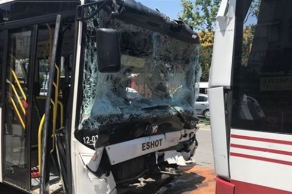 Halk otobüsleri çarpıştı: 11 kişi yaralı