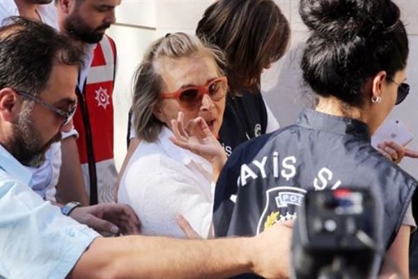 Nazlı Ilıcak ve Altan kardeşlerin tutukluluğu devam edecek