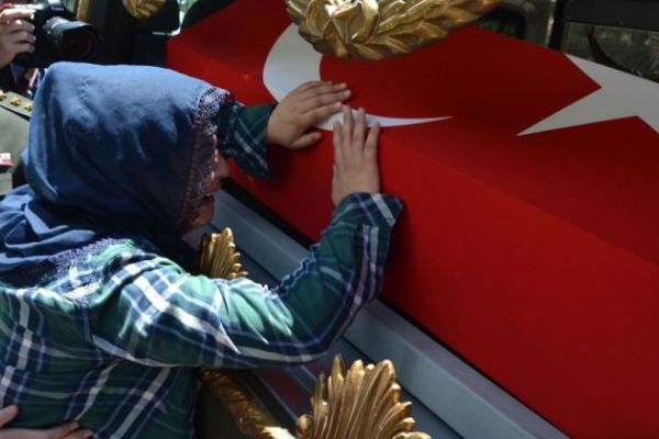 Şehit eşinin feryadı yürek dağladı