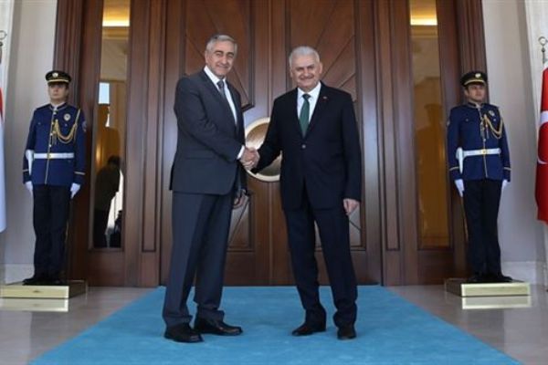Başbakan Yıldırım, Akıncı ile bir araya geldi