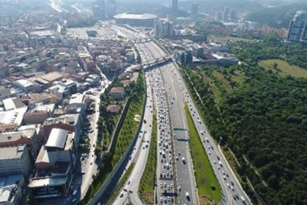 FSM Köprüsü istikameti bayram trafiği havadan görüntülendi