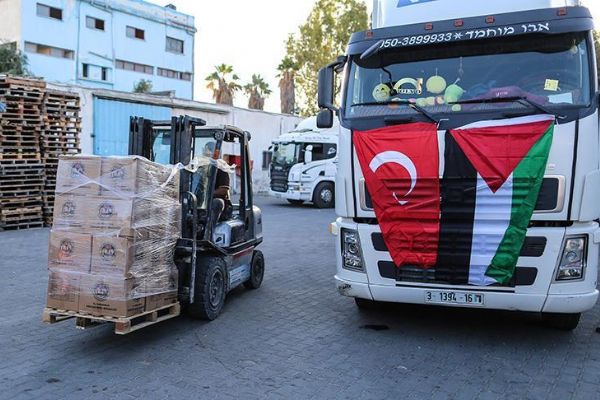 'Şefkat' yardımlarını taşıyan 11 tır daha Gazze'de