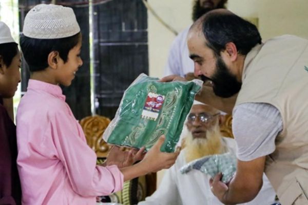 İHH’dan 65 bin yetime bayramlık