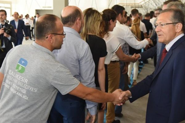 Başkan Uğur belediye personeli ile bayramlaştı