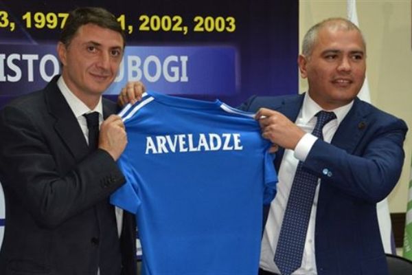 Şota Arveladze resmen Pakhtakor'da